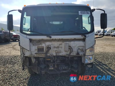Piąte zdjęcie samochodu w środku: 2021 ISUZU NRR VIN:JALE5J164M7303438 - miniatura