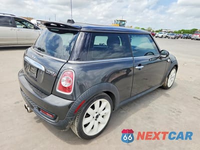 Trzecie zdjęcie samochodu z tyłu: 2011 MINI COOPER S VIN:WMWSV3C54BTY15934 - miniatura