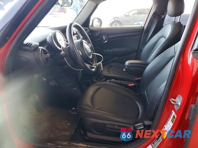 Zdjęcie 7 z 13 samochodu: 2021 MINI COOPER VIN:WMWXU7C08M2N56765 - miniatura