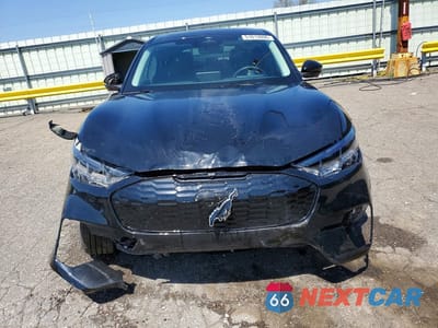 Piąte zdjęcie samochodu w środku: 2025 FORD MUSTANG MACH-E PREMIUM VIN:3FMTK3SU7SMA12036 - miniatura