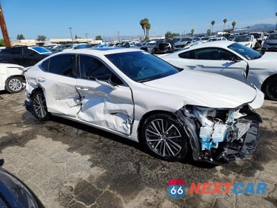 Czwarte zdjęcie samochodu z boku: 2024 LEXUS ES 300H BASE VIN:58ADA1C1XRU037902 - miniatura