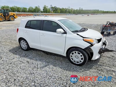 Czwarte zdjęcie samochodu z boku: 2013 SCION XD BASE VIN:JTKKUPB44D1028978 - miniatura