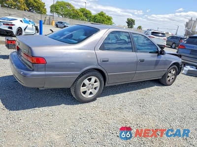 Trzecie zdjęcie samochodu z tyłu: 1999 TOYOTA CAMRY LE VIN:4T1BG22K4XU898499 - miniatura