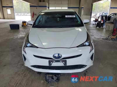 Piąte zdjęcie samochodu w środku: 2017 TOYOTA PRIUS THREE VIN:JTDKARFU4H3542989 - miniatura