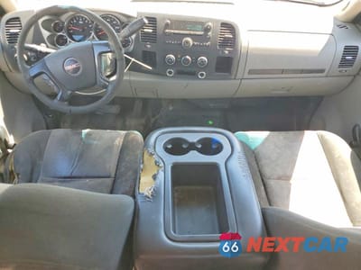 Zdjęcie 8 z 11 samochodu: 2008 GMC SIERRA C3500 FLATBED TRUCK VIN:1GDJC39K18E175062 - miniatura