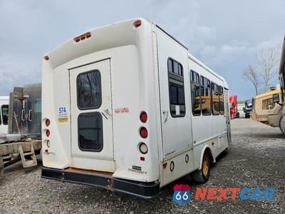 Czwarte zdjęcie samochodu z boku: 2017 FORD ECONOLINE E450 SUPER DUTY CUTAWAY VAN VIN:1FDFE4FS1HDC27645 - miniatura