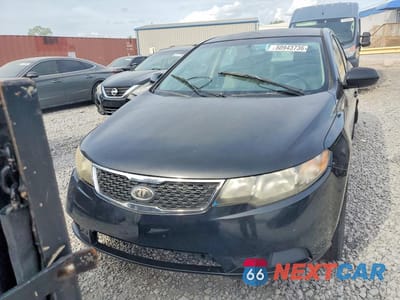 Piąte zdjęcie samochodu w środku: 2013 KIA FORTE LX VIN:KNAFT4A2XD5738662 - miniatura