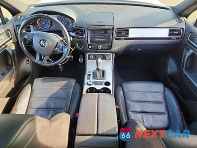 Zdjęcie 8 z 13 samochodu: 2017 VOLKSWAGEN TOUAREG WOLFSBURG VIN:WVGRF7BP1HD005300 - miniatura