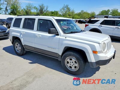Czwarte zdjęcie samochodu z boku: 2014 JEEP PATRIOT SPORT VIN:1C4NJRBB4ED817168 - miniatura