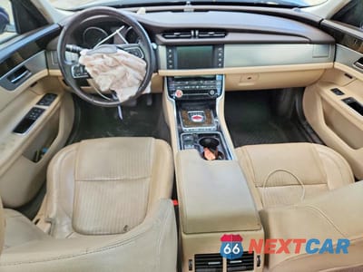Zdjęcie 8 z 12 samochodu: 2016 JAGUAR XF PRESTIGE VIN:SAJBE4BV2GCY18771 - miniatura