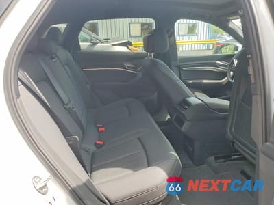 Zdjęcie 10 z 13 samochodu: 2023 AUDI E-TRON PREMIUM VIN:WA1AAAGE2PB024950 - miniatura
