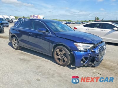 Czwarte zdjęcie samochodu z boku: 2024 AUDI A3 PREMIUM VIN:WAUAUDGY3RA091457 - miniatura