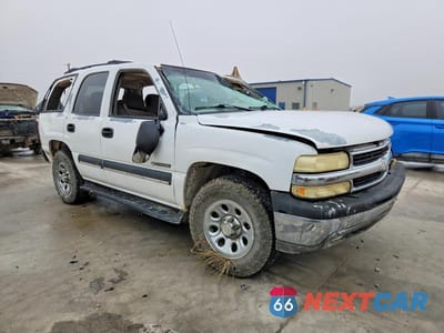 Czwarte zdjęcie samochodu z boku: 2002 CHEVROLET TAHOE C1500 VIN:1GNEC13V62J340235 - miniatura