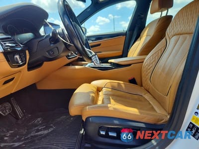 Zdjęcie 7 z 12 samochodu: 2019 BMW M550XI VIN:WBAJB9C54KB464617 - miniatura