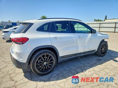 Trzecie zdjęcie samochodu z tyłu: 2021 MERCEDES-BENZ GLA 250 VIN:W1N4N4GB3MJ304837 - miniatura