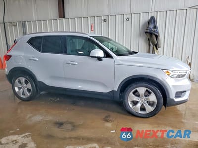 Czwarte zdjęcie samochodu z boku: 2020 VOLVO XC40 T5 MOMENTUM VIN:YV4162UK0L2338773 - miniatura