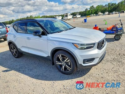 Czwarte zdjęcie samochodu z boku: 2021 VOLVO XC40 T5 R-DESIGN VIN:YV4162UM4M2494110 - miniatura