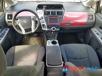 Zdjęcie 8 z 12 samochodu: 2014 TOYOTA PRIUS V TWO VIN:JTDZN3EU3E3320716 - miniatura