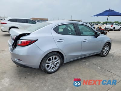 Trzecie zdjęcie samochodu z tyłu: 2018 TOYOTA YARIS IA BASE VIN:3MYDLBYV7JY326326 - miniatura