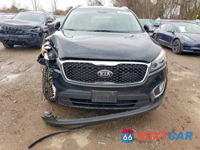 Piąte zdjęcie samochodu w środku: 2018 KIA SORENTO LX TURBO VIN:5XYPGDA1XJG352507 - miniatura
