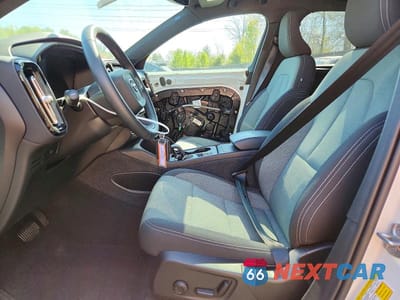 Zdjęcie 7 z 13 samochodu: 2025 VOLVO XC40 CORE VIN:YV4L12UJ2S2467773 - miniatura