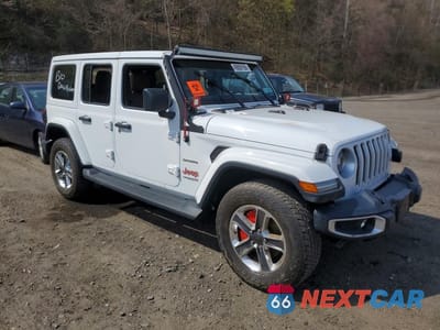 Czwarte zdjęcie samochodu z boku: 2020 JEEP WRANGLER UNLIMITED SAHARA VIN:1C4HJXEN5LW308585 - miniatura