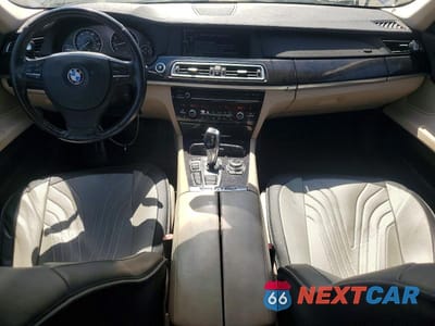 Zdjęcie 8 z 12 samochodu: 2010 BMW 750 I XDRIVE VIN:WBAKC6C58AC393642 - miniatura