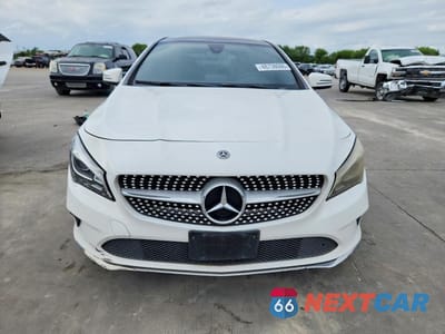 Piąte zdjęcie samochodu w środku: 2018 MERCEDES-BENZ CLA 250 4MATIC VIN:WDDSJ4GB8JN593251 - miniatura