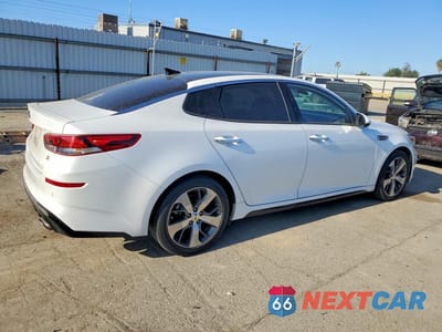 Trzecie zdjęcie samochodu z tyłu: 2020 KIA OPTIMA S VIN:5XXGT4L32LG398964 - miniatura