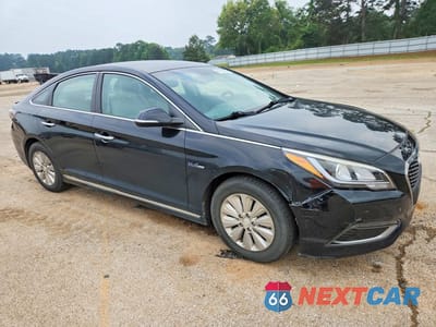 Czwarte zdjęcie samochodu z boku: 2017 HYUNDAI SONATA HYBRID SE VIN:KMHE24L10HA045727 - miniatura