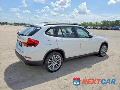 Trzecie zdjęcie samochodu z tyłu: 2015 BMW X1 XDRIVE28I VIN:WBAVL1C5XFVY35364 - miniatura