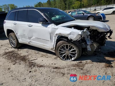 Czwarte zdjęcie samochodu z boku: 2025 JEEP GRAND CHEROKEE SUMMIT VIN:1C4RJHEG9S8661085 - miniatura