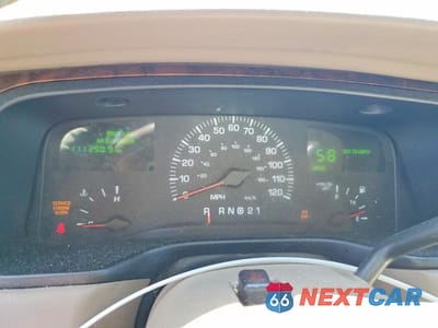 Zdjęcie 9 z 11 samochodu: 2000 LINCOLN TOWN CAR EXECUTIVE VIN:1LNHM81WXYY935382 - miniatura