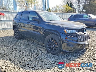 Czwarte zdjęcie samochodu z boku: 2020 JEEP GRAND CHEROKEE LAREDO VIN:1C4RJFAG3LC157494 - miniatura