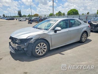2020 TOYOTA CAMRY LE 4T1C11AK4LU995620 - główne zdjęcie licytacji z USA - miniatura