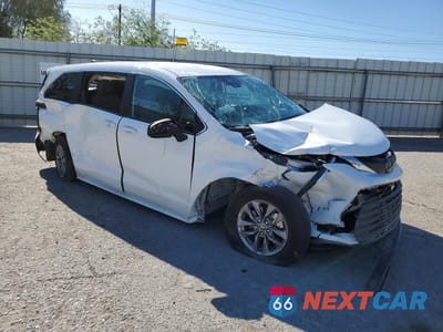 Czwarte zdjęcie samochodu z boku: 2026 TOYOTA SIENNA LE 8-PASSENGER VIN:5TDKRKEC8TS295251 - miniatura