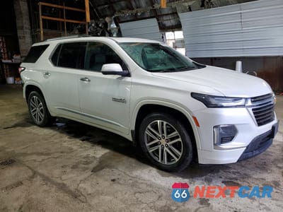 Czwarte zdjęcie samochodu z boku: 2023 CHEVROLET TRAVERSE HIGH COUNTRY VIN:1GNEVNKW7PJ122291 - miniatura