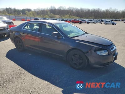 Czwarte zdjęcie samochodu z boku: 2010 CHEVROLET MALIBU LS VIN:1G1ZB5EB4A4129547 - miniatura