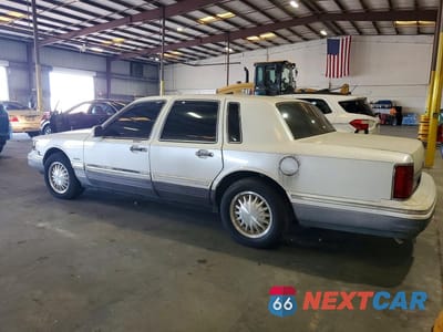 Drugie zdjęcie samochodu z przodu: 1997 LINCOLN TOWN CAR SIGNATURE VIN:1LNLM82W8VY655447 - miniatura