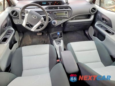 Zdjęcie 8 z 12 samochodu: 2014 TOYOTA PRIUS C TWO VIN:JTDKDTB35E1075090 - miniatura