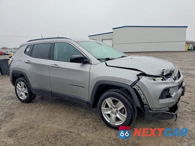 Czwarte zdjęcie samochodu z boku: 2022 JEEP COMPASS LATITUDE VIN:3C4NJDBB1NT233646 - miniatura
