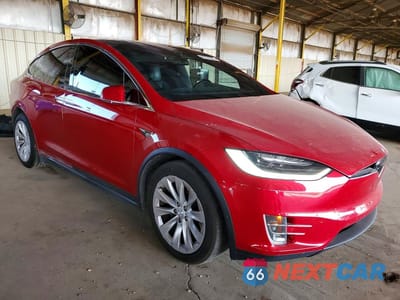 Czwarte zdjęcie samochodu z boku: 2017 TESLA MODEL X VIN:5YJXCAE22HF076225 - miniatura