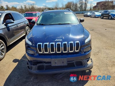 Piąte zdjęcie samochodu w środku: 2016 JEEP CHEROKEE SPORT VIN:1C4PJMASXGW277376 - miniatura