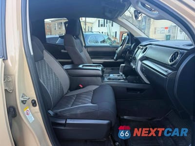 Zdjęcie 8 z 12 samochodu: 2019 TOYOTA TUNDRA SR5 VIN:5TFUY5F10KX825683 - miniatura