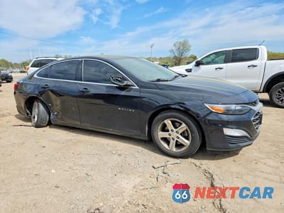Czwarte zdjęcie samochodu z boku: 2020 CHEVROLET MALIBU LS VIN:1G1ZB5STXLF096767 - miniatura