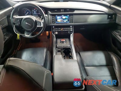 Zdjęcie 8 z 12 samochodu: 2018 JAGUAR XF S VIN:SAJBG4FV9JCY67218 - miniatura