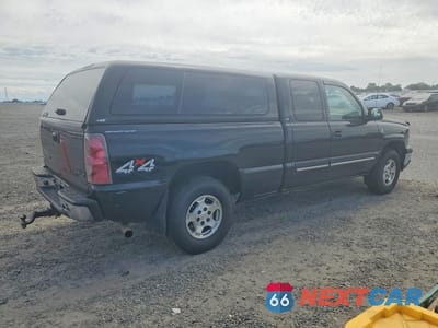 Trzecie zdjęcie samochodu z tyłu: 2004 CHEVROLET SILVERADO K1500 VIN:1GCEK19T94E155044 - miniatura