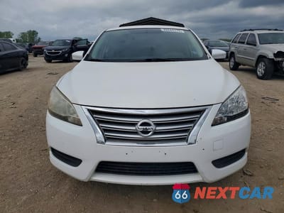 Piąte zdjęcie samochodu w środku: 2014 NISSAN SENTRA S VIN:3N1AB7AP2EL630215 - miniatura