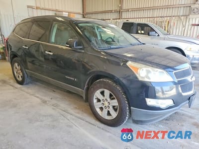 Czwarte zdjęcie samochodu z boku: 2009 CHEVROLET TRAVERSE LT VIN:1GNER23D09S125224 - miniatura