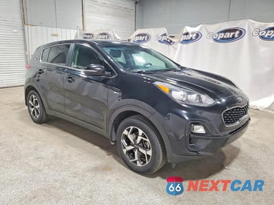 Czwarte zdjęcie samochodu z boku: 2020 KIA SPORTAGE LX VIN:KNDPMCAC9L7799818 - miniatura